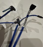 4x SATA III laidai