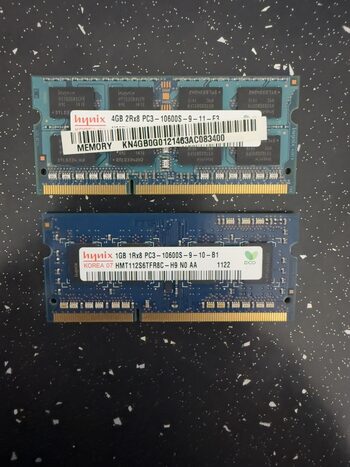 SK hynix 5 GB (1 x 4 GB, 1 x 1 GB) DDR3-1333 Blue / green Laptop RAM