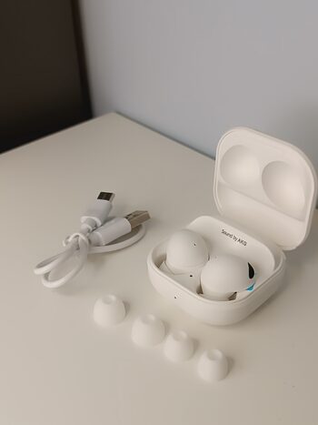 Samsung Galaxy Buds 2 Pro (baltos spalvos) – kopija