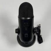 Logitech for Creators Blue Yeti USB Microphone for Gaming, Streaming, Podcasting