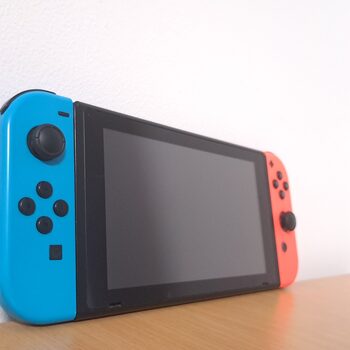 Nintendo Switch 32GB su aksesuarais