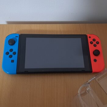 Nintendo Switch 32GB su aksesuarais