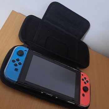 Nintendo Switch 32GB su aksesuarais