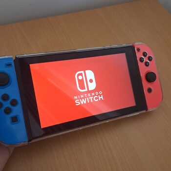 Nintendo Switch 32GB su aksesuarais