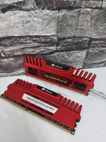 Corsair Vengeance 8 GB (2 x 4 GB) DDR3-1600 Black / Red PC RAM