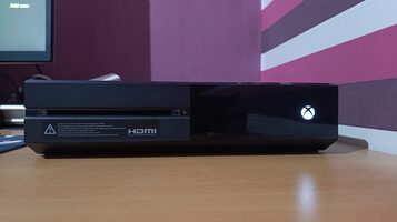 Xbox One 500GB + Pultelis ir Maitinimo Blokas