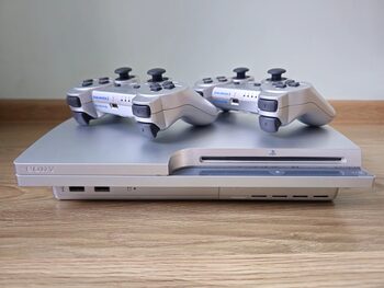 Sidabrine ps3 slim su 2 pulteliais