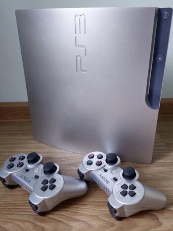 Sidabrine ps3 slim su 2 pulteliais