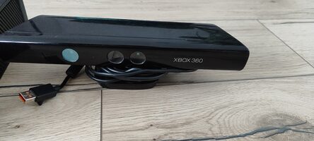 Buy Xbox 360, su 2 pulteliais ir kamera 