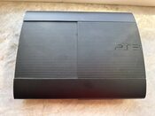 PlayStation 3 Super Slim 500GB su 2 originaliais pultais SuperSlim