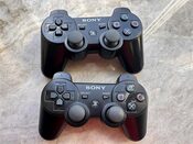 Get PlayStation 3 Super Slim 500GB su 2 originaliais pultais SuperSlim