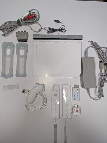 Nintendo Wii + 32Gb SD