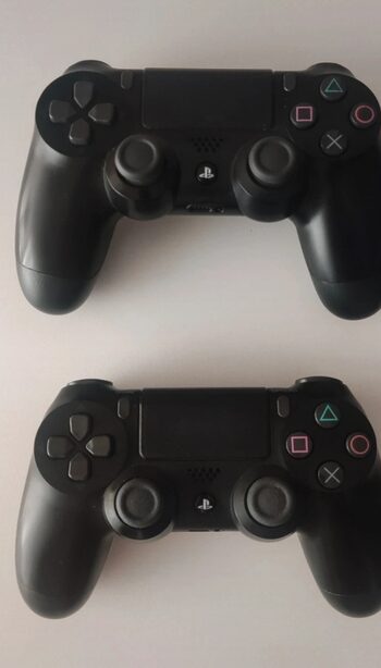 PS4 Slim 1TB + 2 mandos for sale