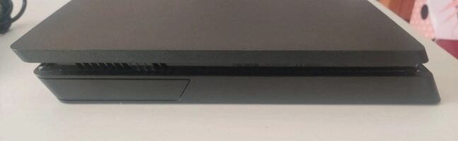 PS4 Slim 1TB + 2 mandos