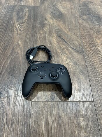 Nintendo pultelis juodas su laidu