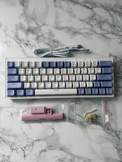 Mechaninė klaviatūra (mechanical keyboard with yellow switches)