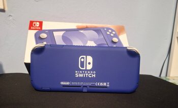 Nintendo Switch Lite con Accesorios variados.