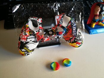 Funda de Mando Playstation 4 PS4 Sticker Bomb