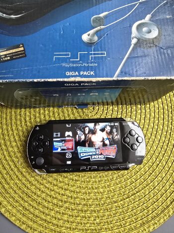 Psp 1001 atristas. 2gb + 11 zaidimu + 3 umd video