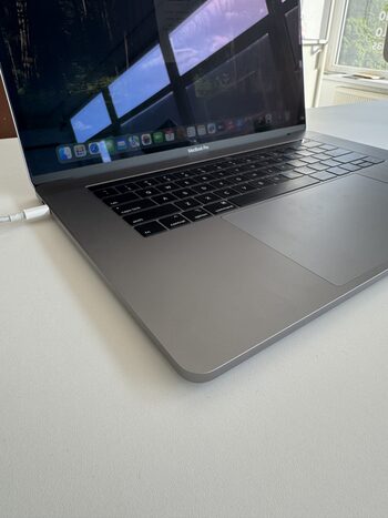 Apple MacBook Pro 15 (2018) Intel i7 Intel Radeon Pro 555X / 16GB DDR4 / 256GB NVME / 100 Wh / 339S00458 / Space Gray for sale