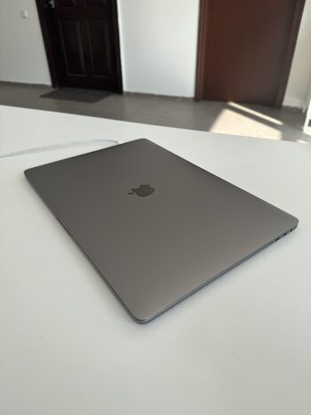 Apple MacBook Pro 15 (2018) Intel i7 Intel Radeon Pro 555X / 16GB DDR4 / 256GB NVME / 100 Wh / 339S00458 / Space Gray