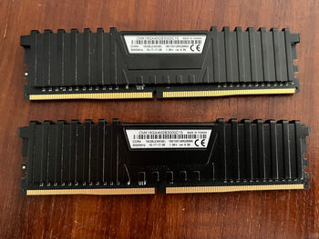 Corsair 16 GB (2 x 8 GB) DDR4-3000 Black PC RAM