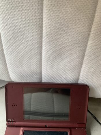 Nintendo DSi XL, Dark Red