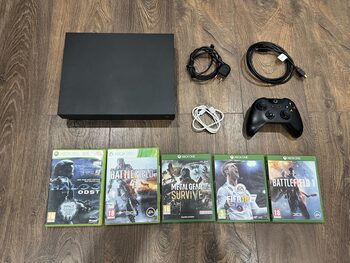 Xbox One X, Black, 1tb/5 žaidimai