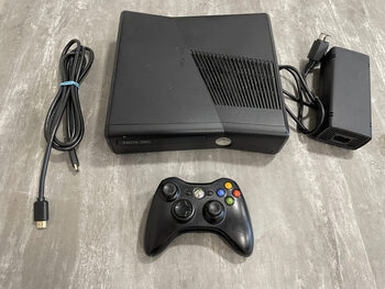 Xbox 360 slim 500 GB atrakintas RGH 3 su 50 žaidimų