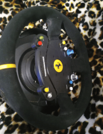 Thrustmaster tx+ con aro 488 ferrari Sin pedales