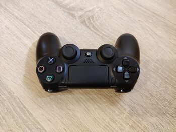 Playstation 4 Dualshock 4, V1 juodas originalus pultelis