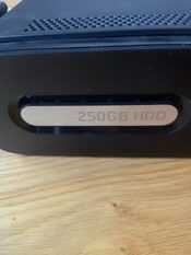 Xbox 360 su priedais.