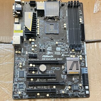 ASRock Z68 Extreme3 Gen3 Intel Z68 ATX DDR3 LGA1155 2 x PCI-E x16 Slots Motherboard