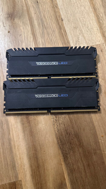 Vengeance LED 32gb (2x16gb) ddr4 2666mhz ramai