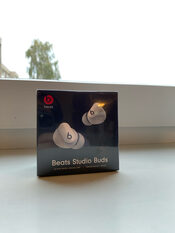 Beats Studio Buds ausinukės