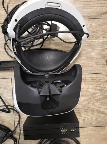 Ps4 slim atrištas su Vr2 akiniai