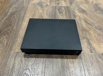 Xbox One X, Black, 1tb/5 žaidimai