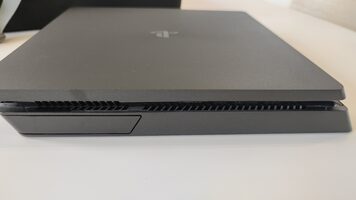 PS4 Slim 1 TB + 2 mandos for sale