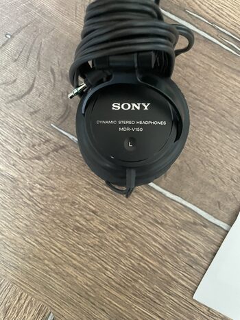 Sony MDR-V150 ausinės.