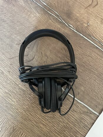 Sony MDR-V150 ausinės.