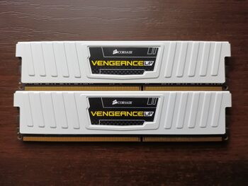 Corsair Vengeance 8 GB (2 x 4 GB) DDR3-1600 Black / White PC RAM