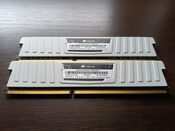 Get Corsair Vengeance 8 GB (2 x 4 GB) DDR3-1600 Black / White PC RAM