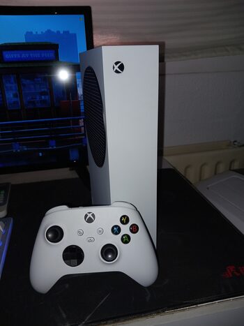 Xbox Series S, White, 512GB con mando y todos los cables 