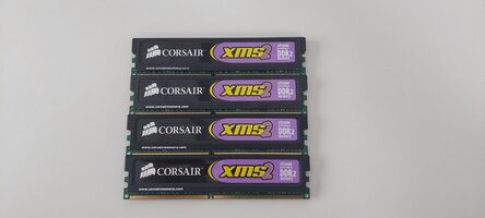 Corsair XMS2 1 GB (1 x 1 GB) DDR2-800 Black / Purple PC RAM