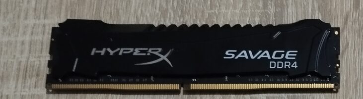 Kingston 8 GB (1 x 8 GB) DDR4-2666 Green / Black PC RAM