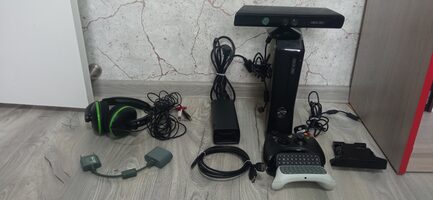 Xbox 360, Black, 320gb, kinect, belaidis pultelis, ausinės su mikrofonu
