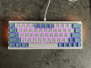 Mechanine klaviatura (mechanical keyboard with yellow switches)