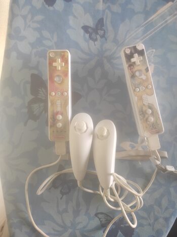 Consola Wii + 2 mandos + 2 joystics