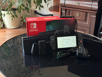 Nintendo Switch V2 su garantija, dėklu