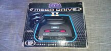 Sega Mega Drive II + CAJA + FUNDA PET + 5 JUEGOS + 3 MANDOS + CABLES